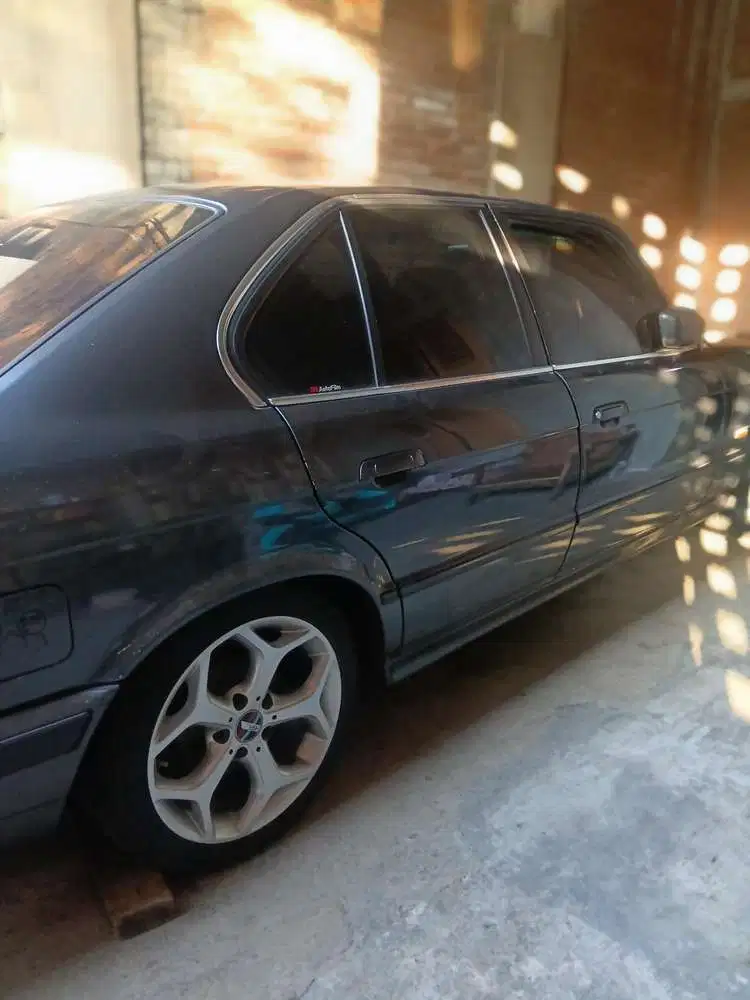 Dijual BMW E34 518i