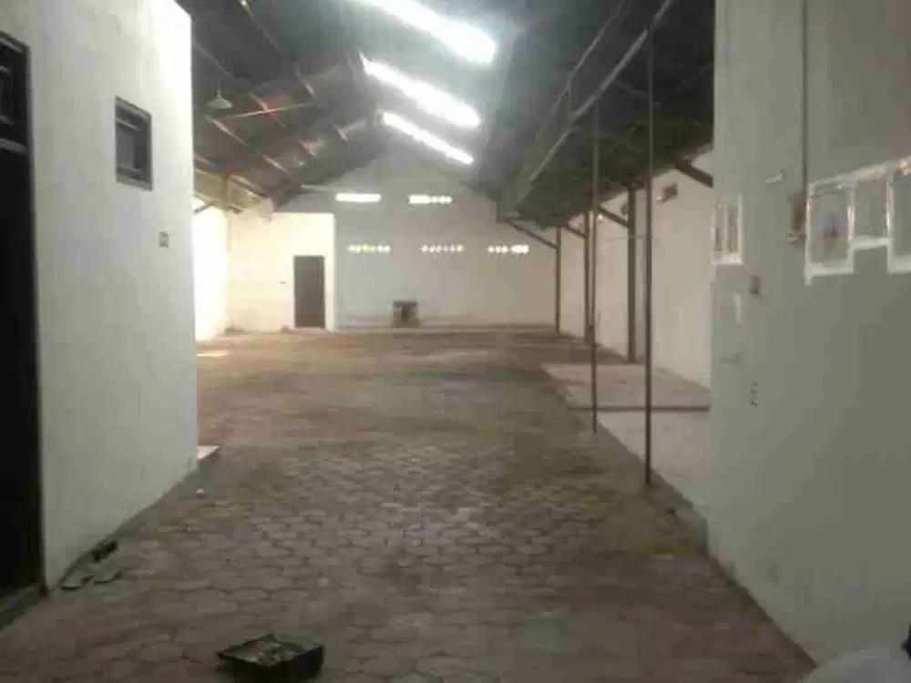 Di jual rumah,Ruko,Gudang pinggir jalan.