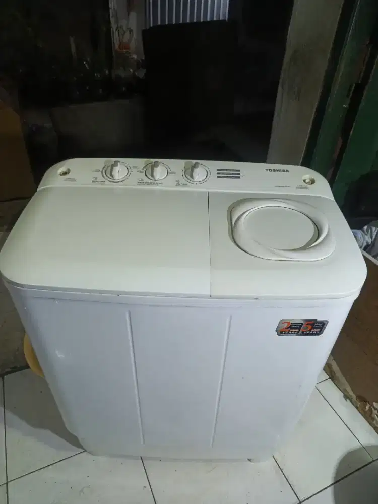 Mesin cuci merek TOSHIBA 8kg normal Joss tinggal pake bosku..