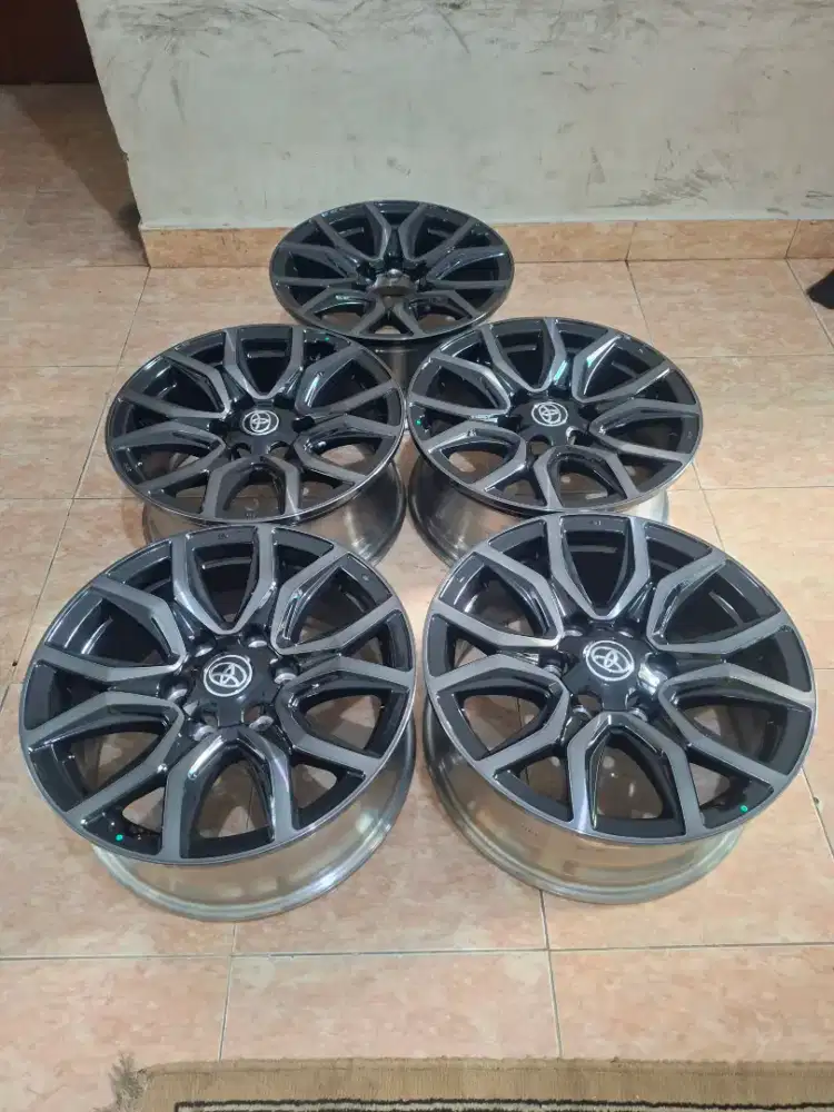 di jual velg fortuner GRsport 4x4 r18 original 5 ekor skalian serep