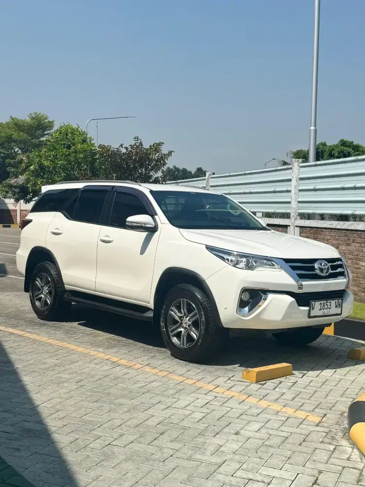 Jual mobil Fortuner.