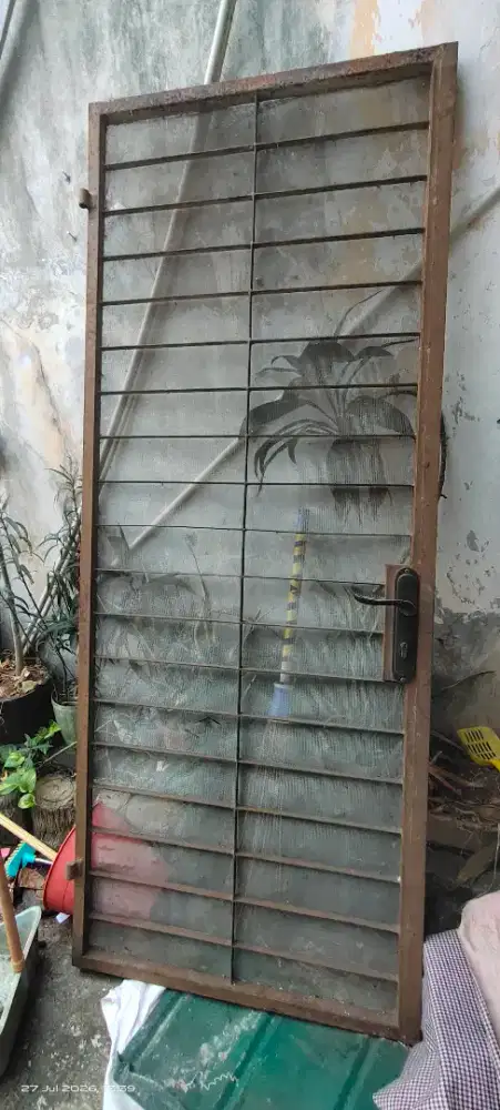 Tralis Pintu Besi