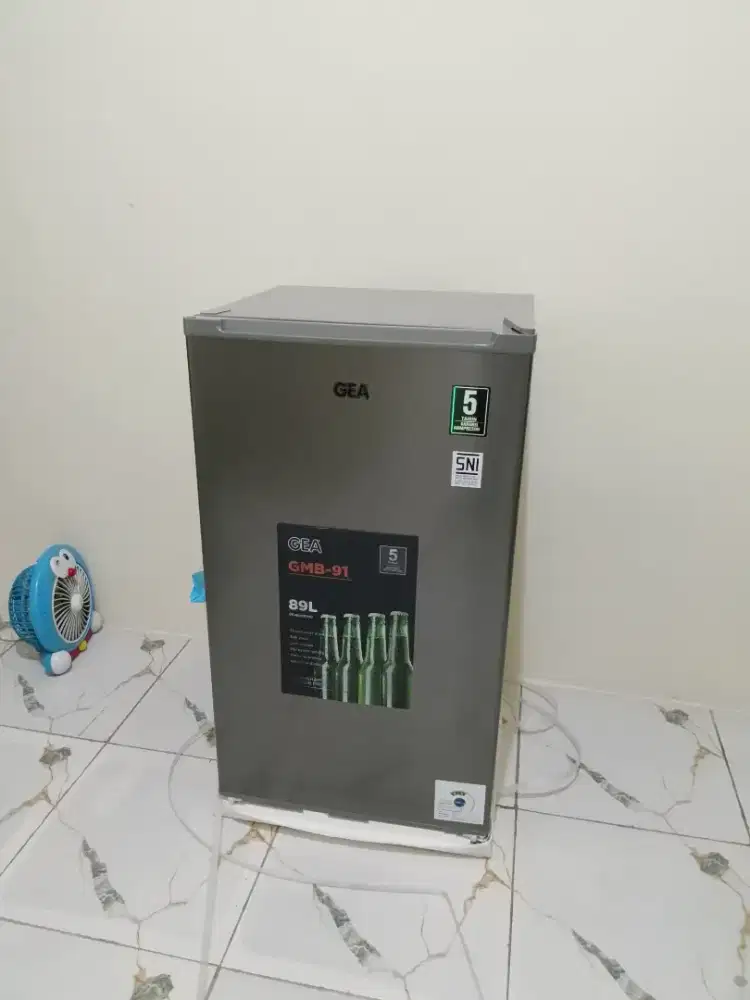 Dijual Kulkas bekas merk gea kapasitas 89L