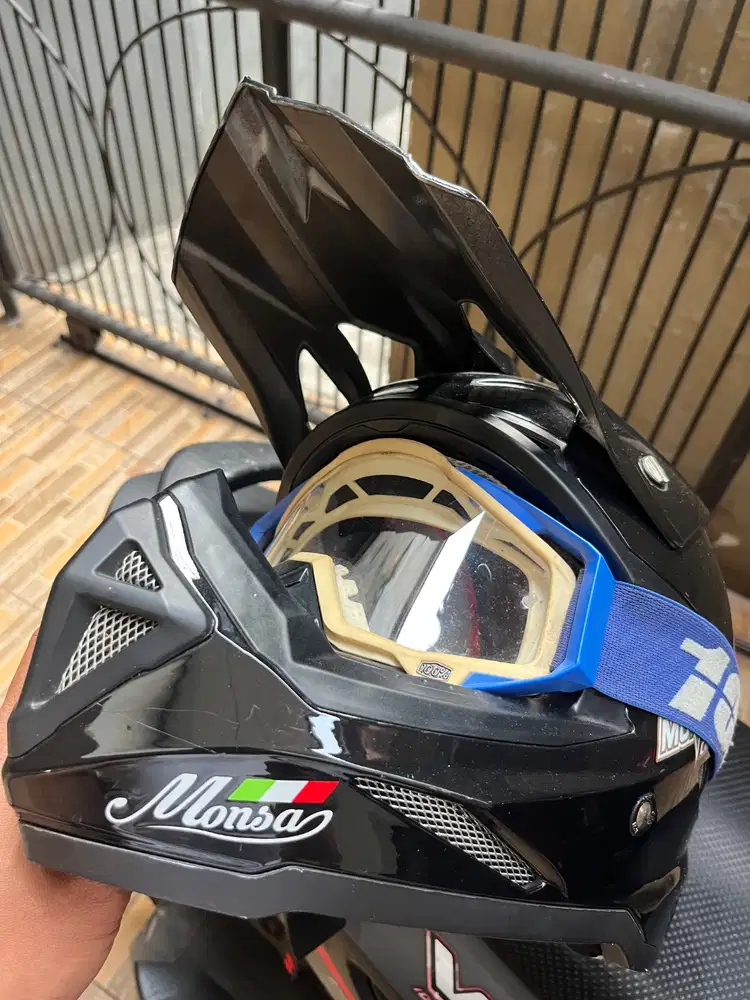 HELM CROS MONSA JAKSEL