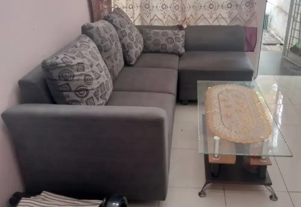 Sofa tamu minimalis (termasuk meja kaca)