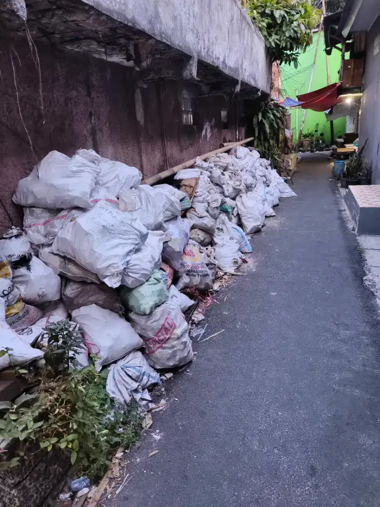 Puing bekas bangunan