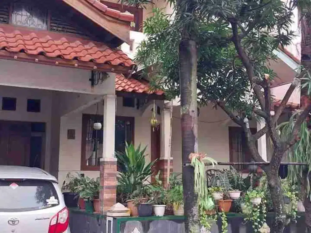 rumah 2 lantai 5 Kamar tidur di pesona khayangan margonda