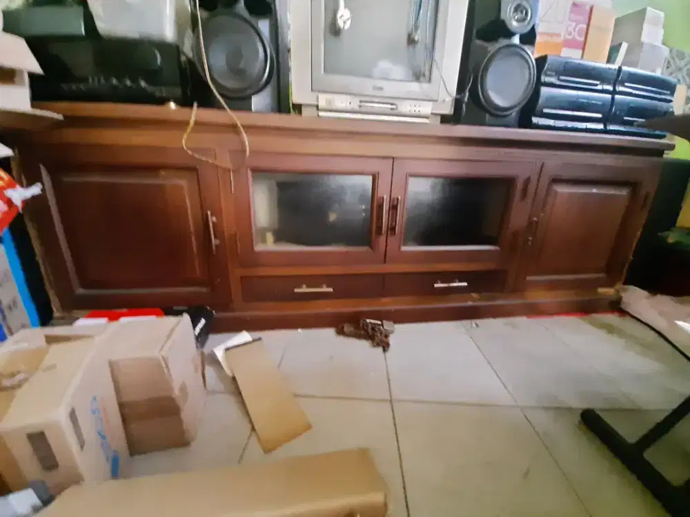 Rak pajangan kayu buat audio