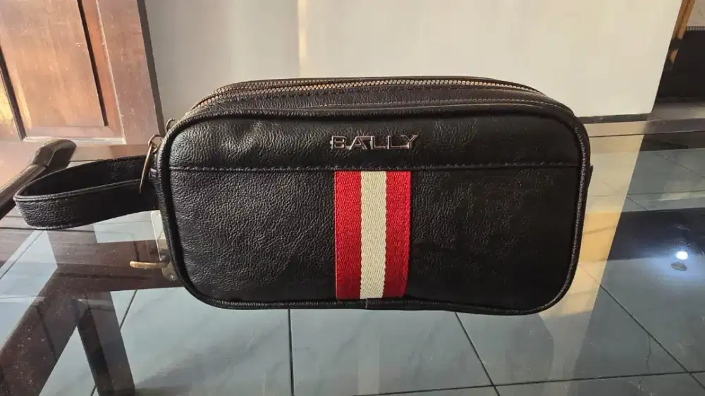Pouch Bag Kulit Pria Merk Bally