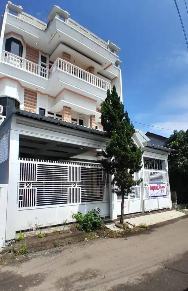 Murah Via Lelang !! Rumah Bagus 3 Lantai Dlm Komplek Pratista Antapani
