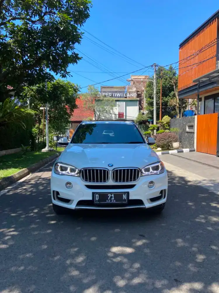 BMW X5 XDRIVE  351 CKD AT 2017 PUTIH BANDUNG MULUS