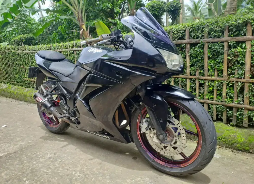 Kawasaki Ninja 250 hitam