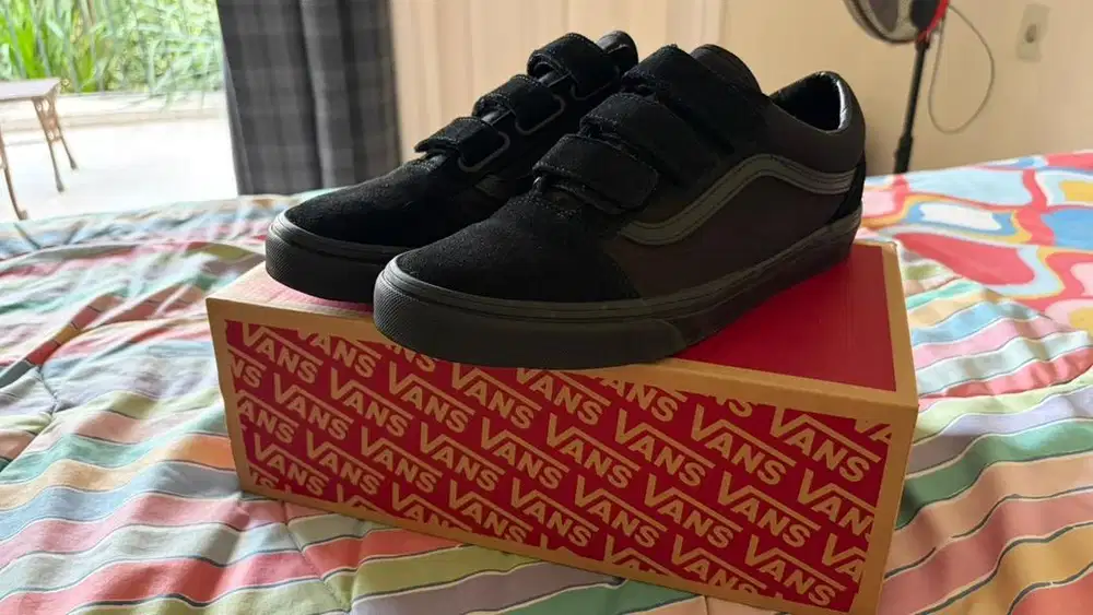 sepatu vans old skool v black to black original