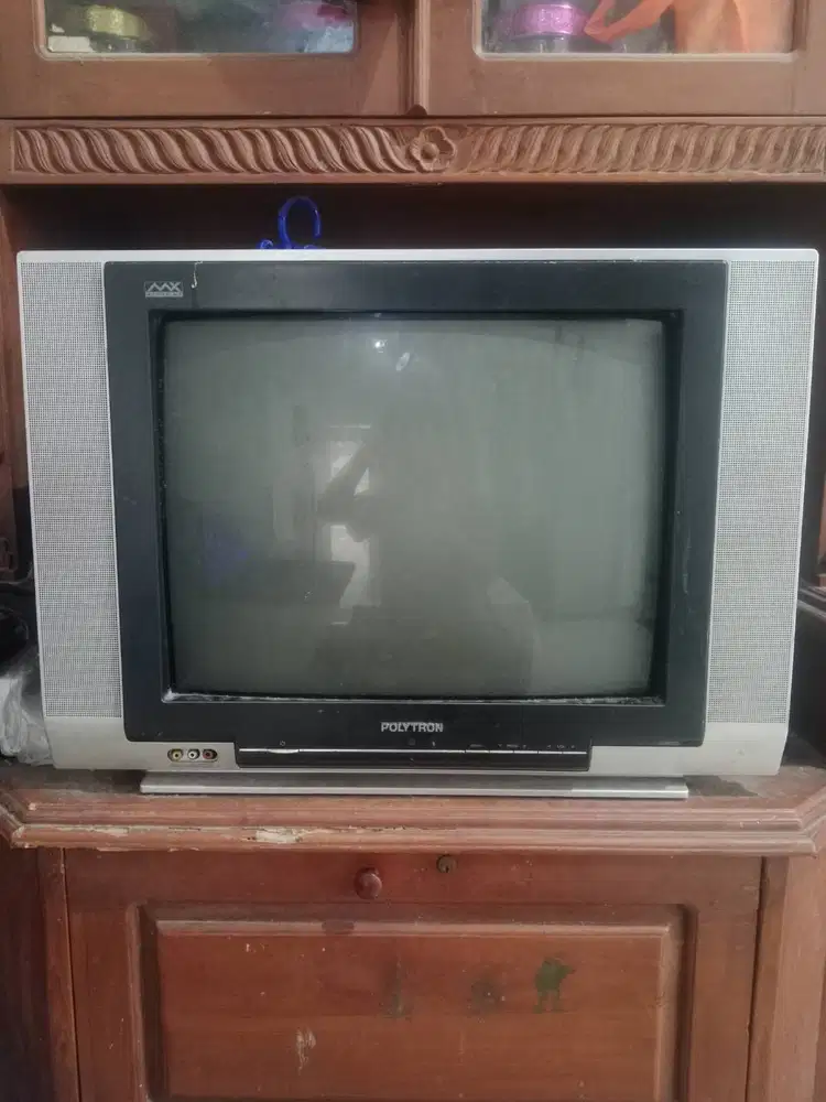 TV tabung Polytron
