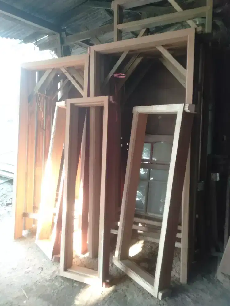 Jual kusen pintu dan kusen jendela daun jendela dari kayu bekas