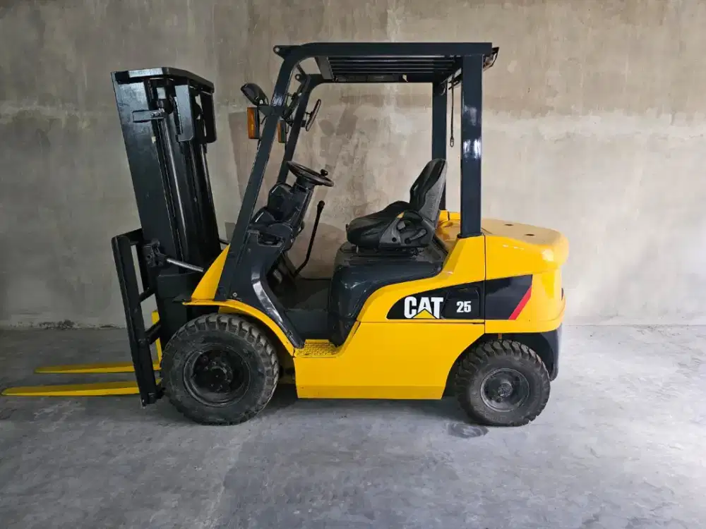 Jual forklift Caterpillar 2,5 ton 2014
