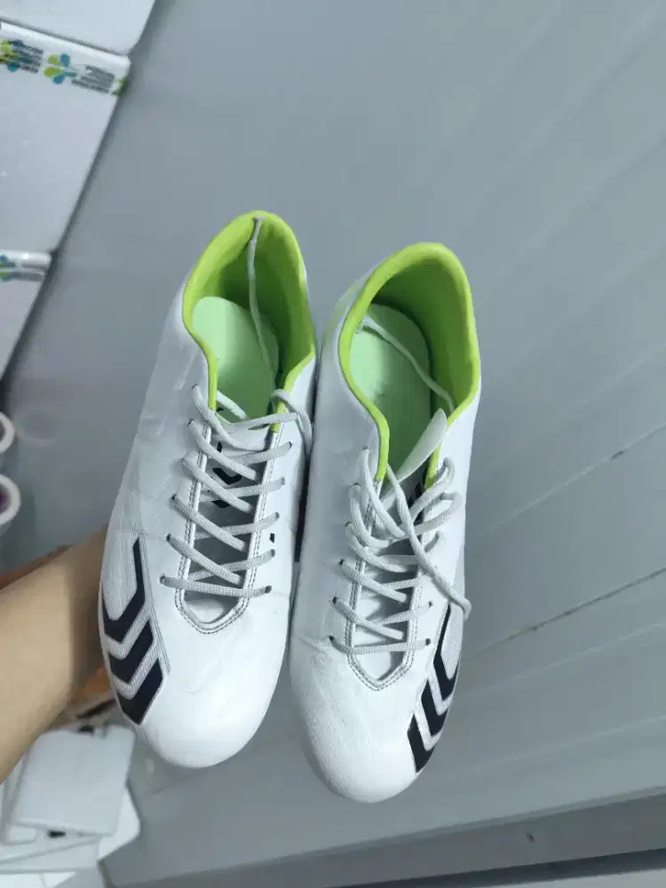 Sepatu Bola local pridee