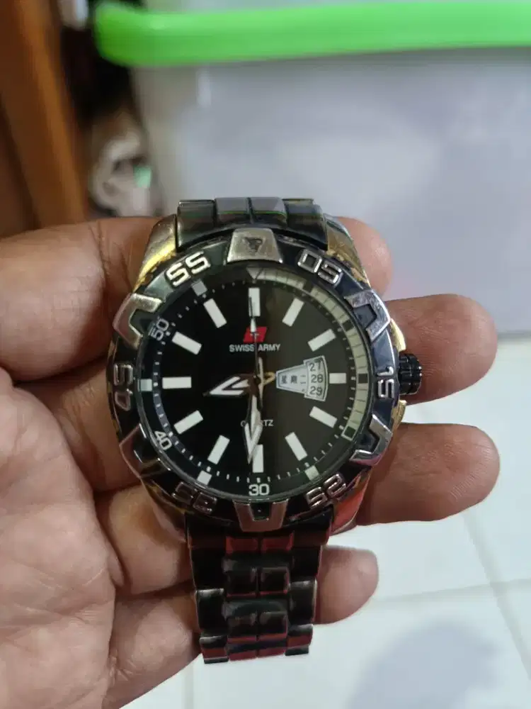 Jam tangan pria Swiss Army All stainless steel