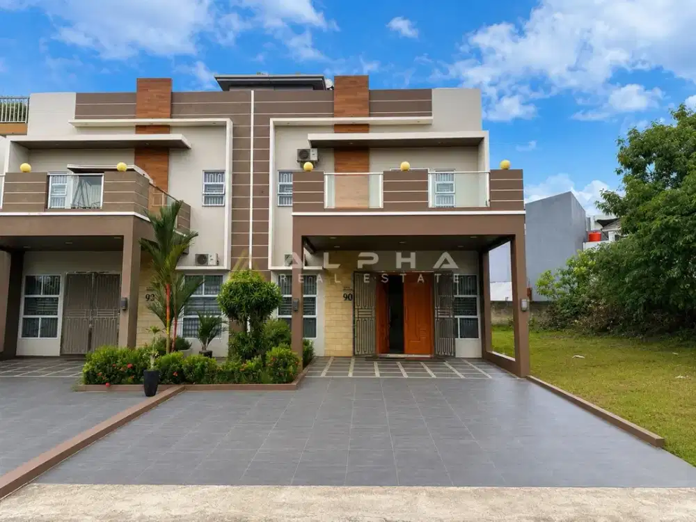 DIJUAL Rumah 2,5 Lantai Semi Furnished Siap Huni