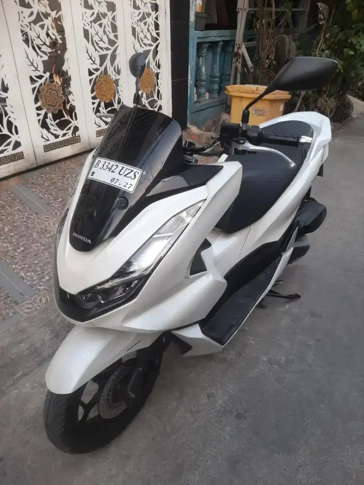 Honda PCX New 160 2022 Keyless,kilometer 12 Ribuan,Remote ada 2 ,B DKI