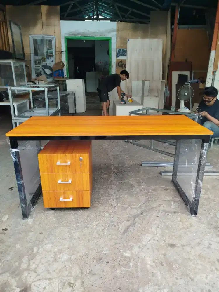 Meja kerja/laci 3 susun/meja belajar/meja kantor