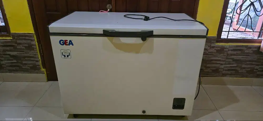 FREEZER GEA BEKAS 330 LITER