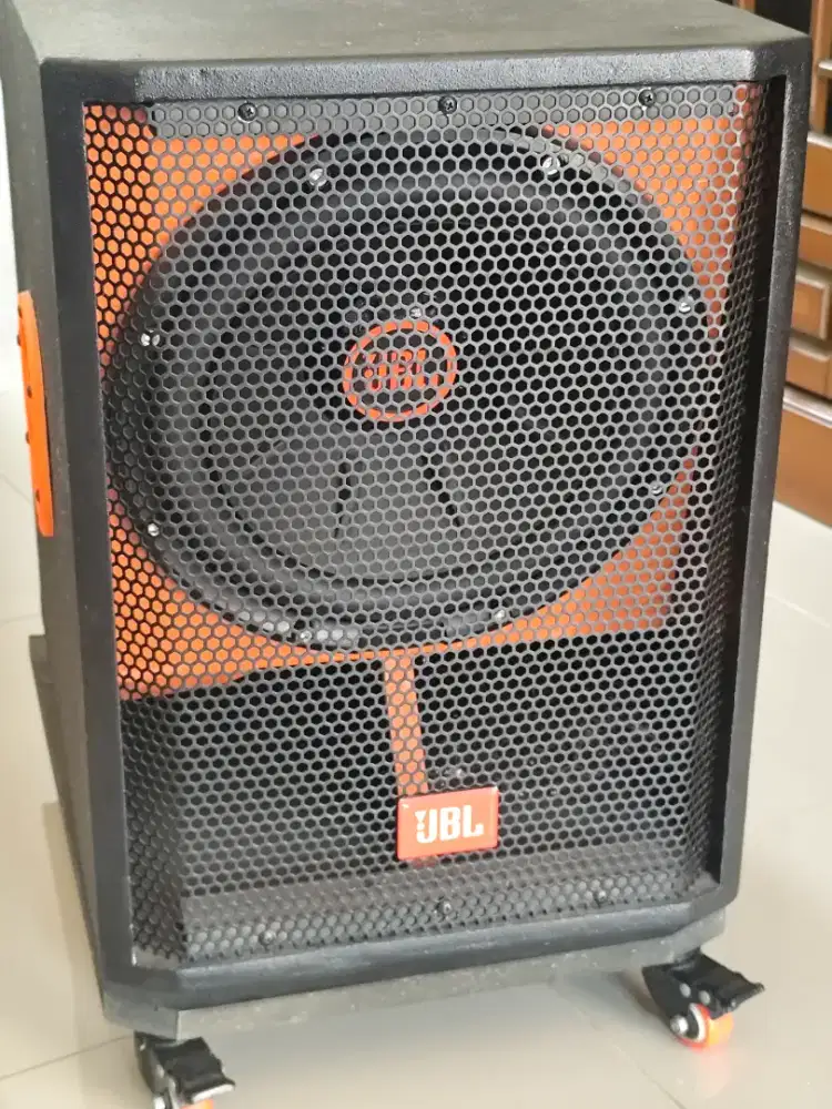 Subwoffer custom JBL 12 inch 850W