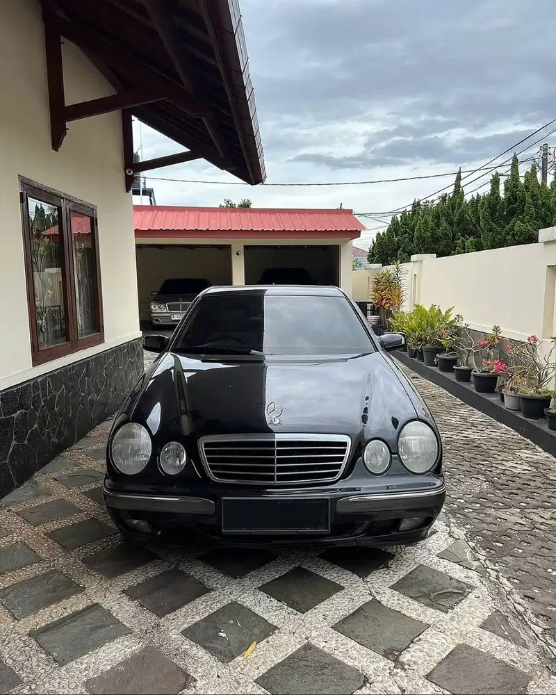 DI JUAL MERCEDES BENZ E320 ELEGANCE FACELIFT W210 CBU M112 V6 MERCY