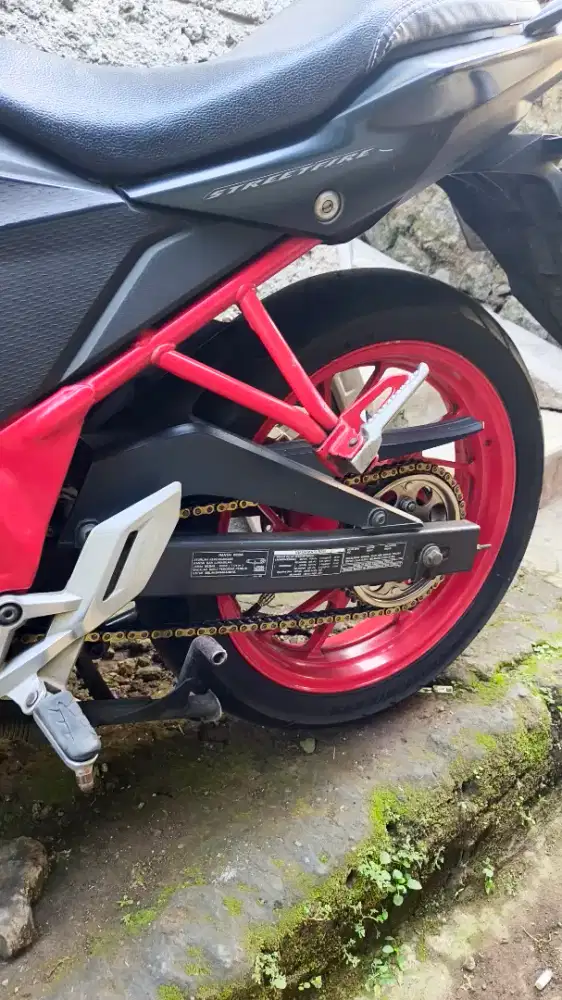 Honda cb 150r 2016