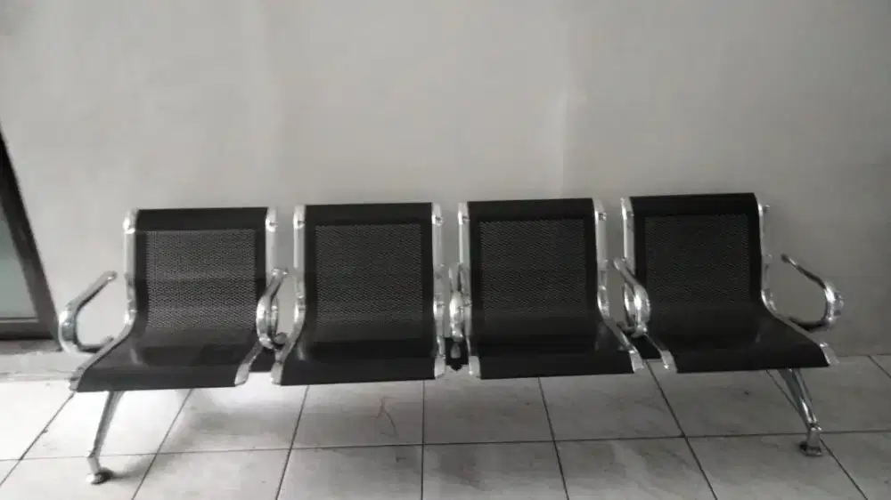 KURSI TUNGGU KURSI BANDARA 4 SEATER DUDUKAN SANDARAN
