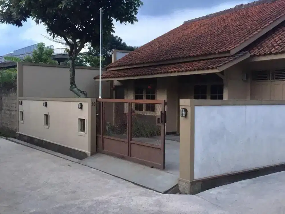 Rumah Terawat Strategis Siap Huni bisa usaha dan kost di Ciganitri Bandung