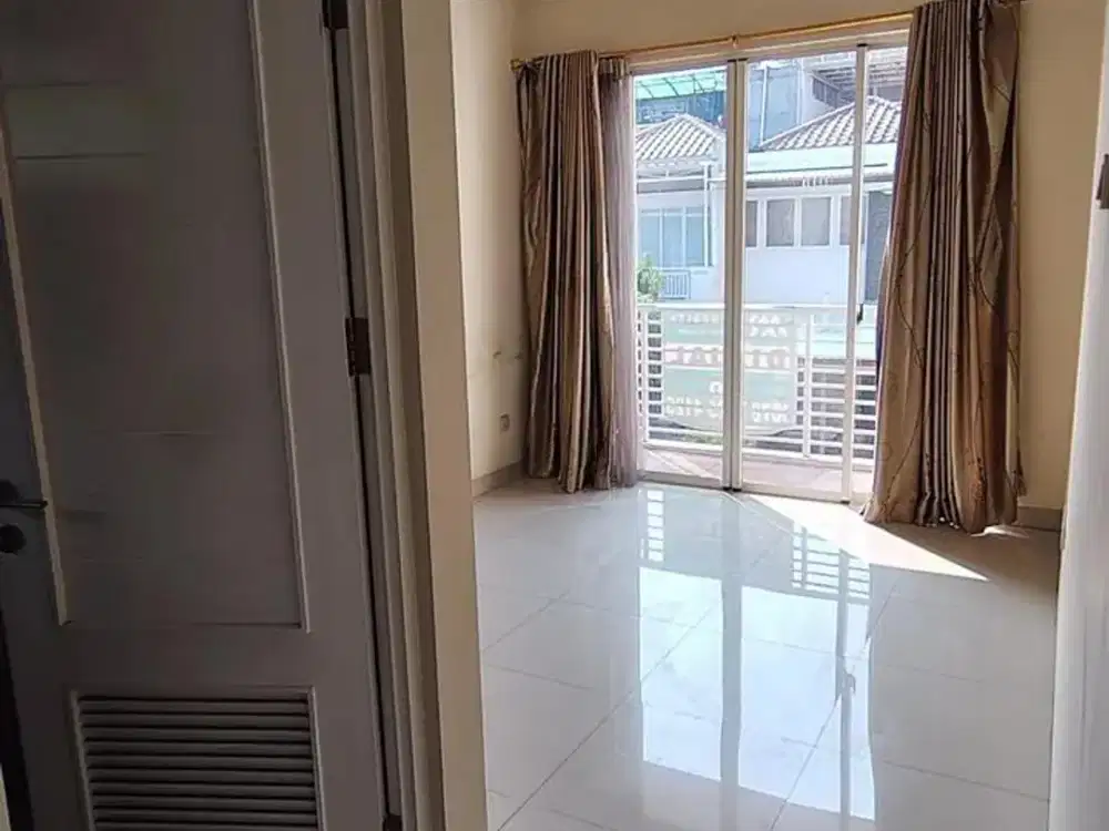 Jarang Ada!! Disewakan Rumah Puri Mansion Luas 160 Meter Unfurnished