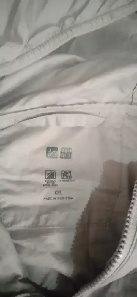 Jaket parasut uniqlo dibeliin malahan kebesaran
