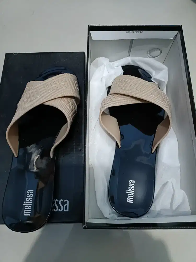 Sendal Melissa dan Sendal Crocs