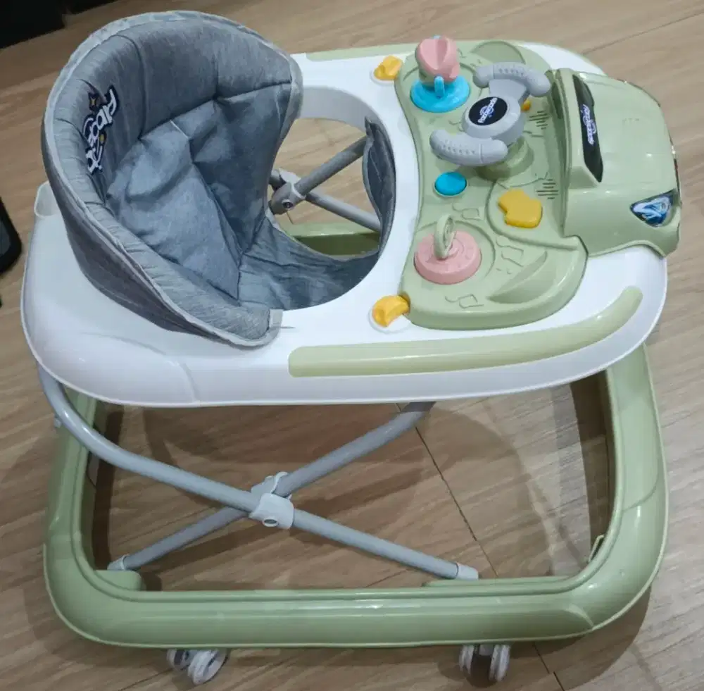 Baby walker bekas