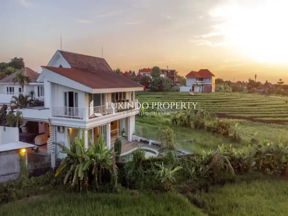 DISEWAKAN JANGKA PANJANG VILLA DENGAN 5 KAMAR TIDUR DI BERAWA