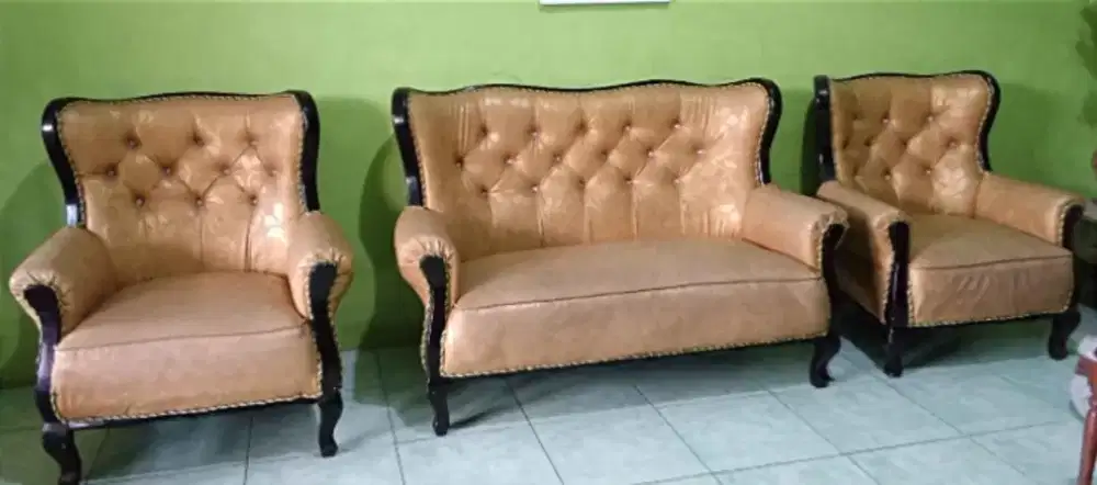 Dijual cepat Sofa