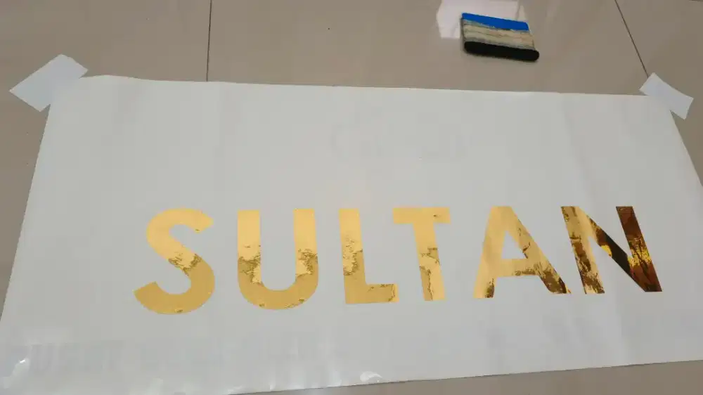 Sticker cutting gold emas glosy stiker papan nama toko & kantor