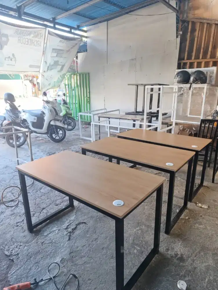 Meja kerja/meja kantor/meja makan/meja komputer