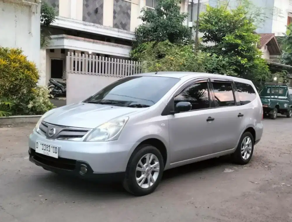 grand livina sv matik 2011