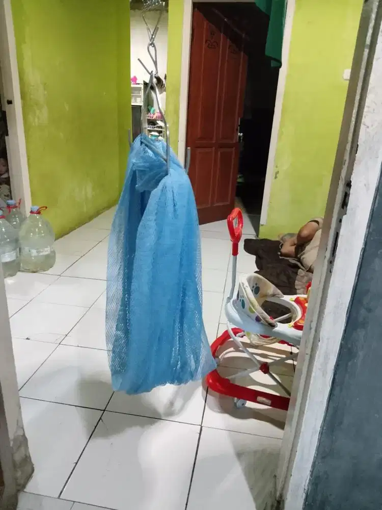 Ayunan per 3 warna biru