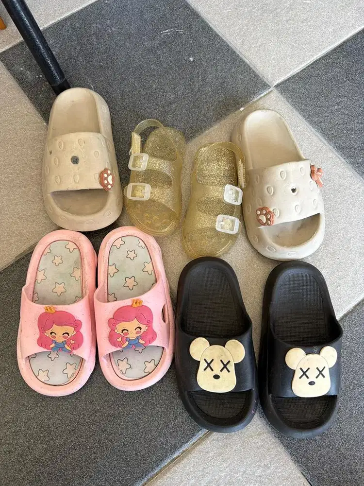 Sandal anak ambil semua