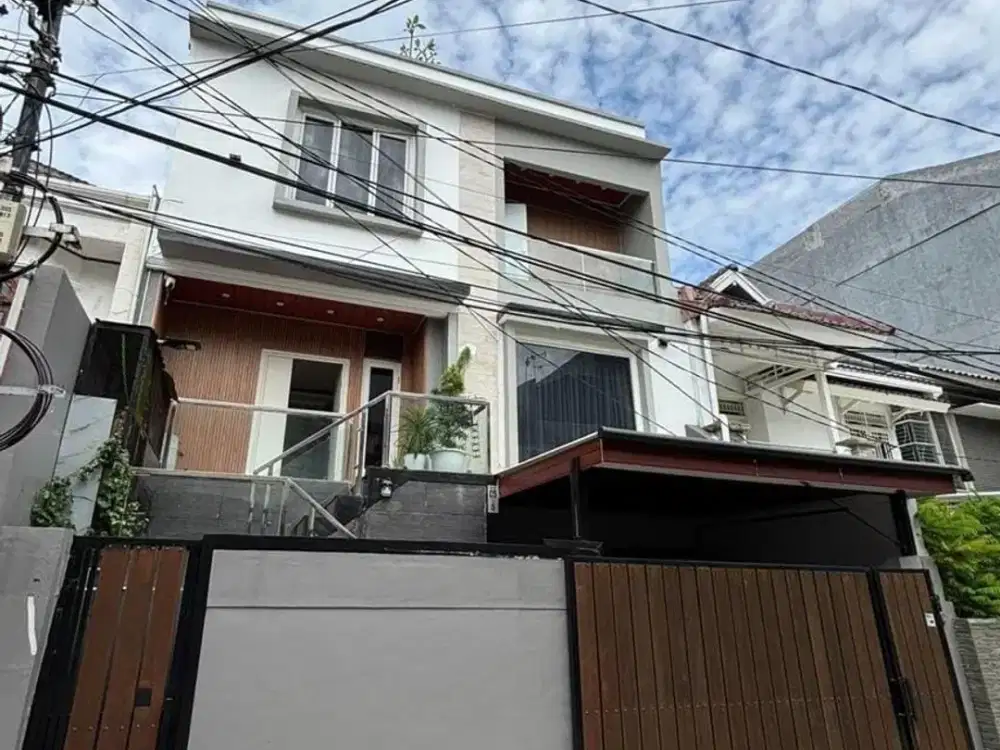jual rumah bagus rapih 3 lantai di kelapa gading