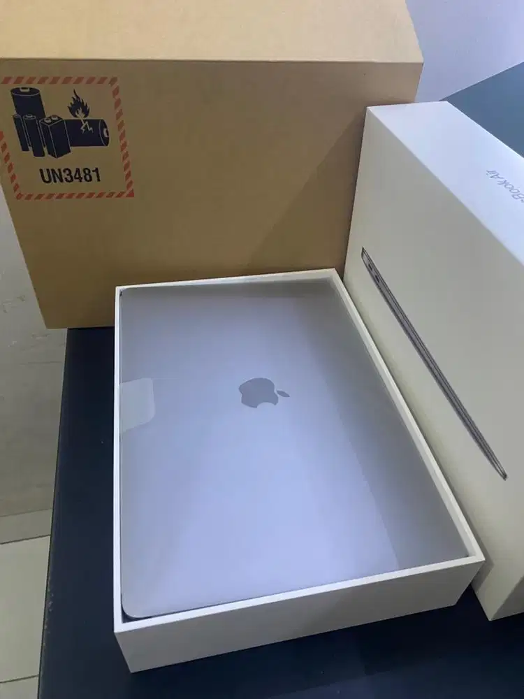 Laptop Macbook M1 Istimewa 8/256 Like new