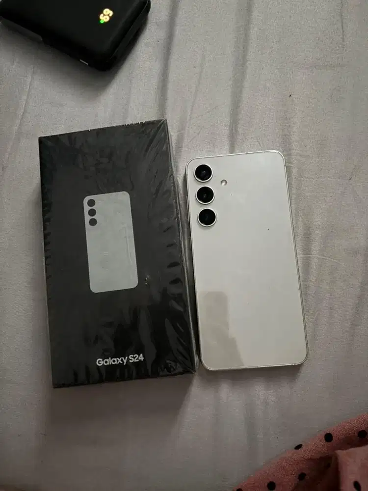 Samsung s24 grey