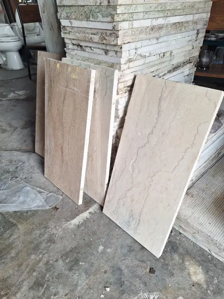 Di jual marmer ukuran 30x60