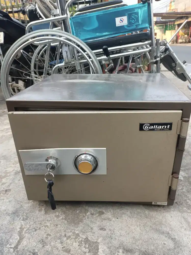 Brangkas tahan api 40 x 50