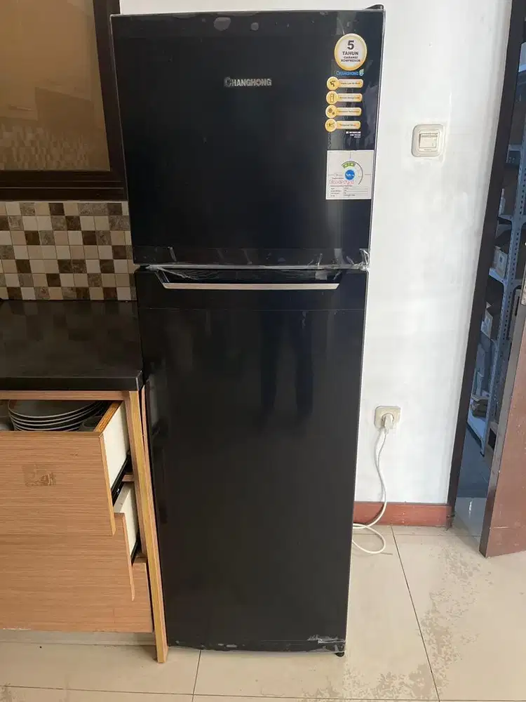 DIJUAL KULKAS 2 PINTU LIKE NEW