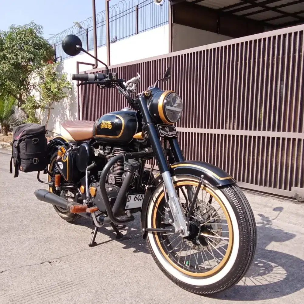 Royal Enfield Classic 500 Black Stealth