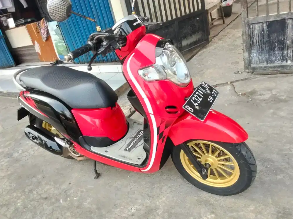 HONDA SCOOPY CBS ISS TAHUN 2018 MESIN BAGUS